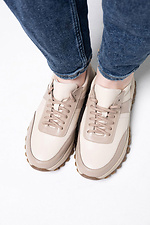 Damen-Sneaker aus einer Kombination aus Leder und Wildleder in der Farbe Cappuccino. 4206073 Foto №2