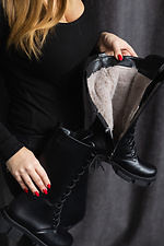 Czarne masywne zimowe buty w wojskowym stylu na platformie  8019073 zdjęcie №11