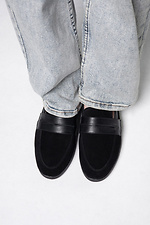 Damenschuhe aus schwarzem Wildleder mit Ledereinsatz 4206074 Foto №2