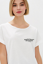 Damen-Baumwoll-T-Shirt mit patriotischer Aufschrift "Guten Abend! Wir kommen aus der Ukraine!" Garne 9000075 Foto №1
