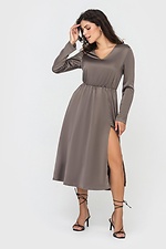 Атласное платье NABILL с разрезом коричневого цвета Garne 3041078 фото №2