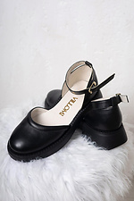 Offene Schuhe aus schwarzem Leder  4206086 Foto №1