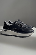 Stylowe, czarne sneakersy damskie z lakierowanymi wstawkami.  4206090 zdjęcie №2