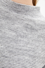 Oversize'owy sweter Tokyo z dekoltem w łódkę i rękawami na łokciach  4034091 zdjęcie №4