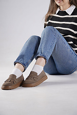 Wildleder-Schuhe mit niedrigem Absatz und anatomischer Zehenpartie — echtes Wildleder 4207091 Foto №2