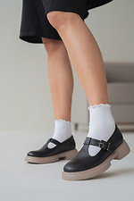 Женские кожаные черные туфли на низком ходу на бежевой подошве.  4206092 фото №2