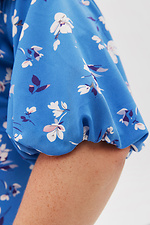 Kleid mit Puffärmeln und blauem Blumendruck. Garne 3041099 Foto №11