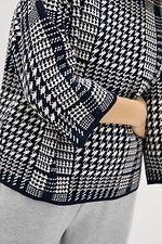 Krótki sweter z domieszką wełny z symetrycznym wzorem i stójką  4038100 zdjęcie №4