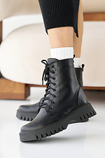 Женские зимние кожаные ботинки черного цвета  2505102 фото №1