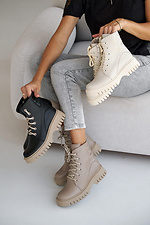 Жіночі зимові шкіряні черевики чорно-бежевого кольору.  2505103 фото №3