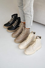 Женские зимние кожаные ботинки черно - бежевого цвета  2505103 фото №4