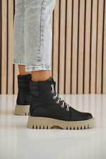 Женские зимние кожаные ботинки черно - бежевого цвета  2505103 фото №8