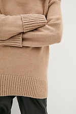 Бежевый шерстяной свитер оверсайз с высоким горлом  4038111 фото №4