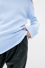 Niebieski wełniany sweter oversize z golfem  4038112 zdjęcie №4