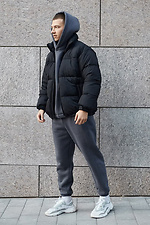 Короткая зимняя куртка пуховик черного цвета с капюшоном ТУР 8037114 фото №11