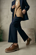 Lacklederne geschlossene Loafer mit niedrigem Absatz — Damen-Loafer 4207116 Foto №4