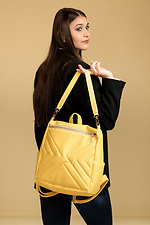 Жіноча стьобана сумка-рюкзак жовтого кольору SamBag 8045119 фото №5