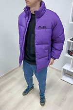 Короткая зимняя куртка пуховик фиолетового цвета ТУР 8037121 фото №6