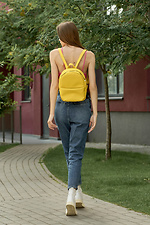 Mały żółty plecak z zewnętrzną kieszenią na suwak SamBag 8045126 zdjęcie №2