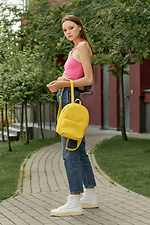 Mały żółty plecak z zewnętrzną kieszenią na suwak SamBag 8045126 zdjęcie №4