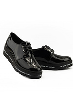 Черные женские туфли оксфорды из лаковой кожи на платформе 8018131 фото №1
