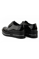 Черные женские туфли оксфорды из лаковой кожи на платформе 8018131 фото №3