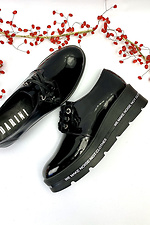 Черные женские туфли оксфорды из лаковой кожи на платформе 8018131 фото №10