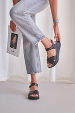 Schwarze Ledersandalen mit hoher Sohle 4206132 Foto №2