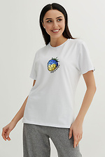 Жіноча біла бавовняна футболка з патріотичним принтом Garne 9000134 фото №5