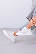 Weiße Ledersneaker mit Perforation 4206141 Foto №2