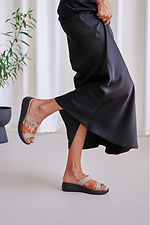 Leder-Flip-Flops auf kleinem Keilabsatz 4206147 Foto №3