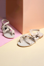 Light leather buckle-through-the-toe sandals  4205149 photo №3