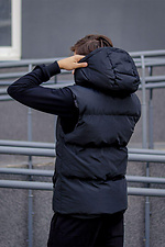 Стеганый мужской жилет с капюшоном черного цвета VDLK 8031154 фото №3