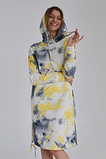 Dżersejowa sukienka MEDJI tie-dye z kapturem i dużą kangurkową kieszenią Garne 3040156 zdjęcie №6