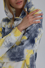 Dżersejowa sukienka MEDJI tie-dye z kapturem i dużą kangurkową kieszenią Garne 3040156 zdjęcie №8