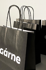 Чорний подарунковий пакет із брендовим логотипом Garne 7770159 фото №4
