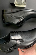 Мужские классические туфли из черной натуральной кожи 8018165 фото №6
