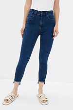 Синие высокие джинсы стрейч с асимметрией и бахромой  4009166 фото №1