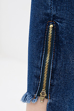Синие высокие джинсы стрейч с асимметрией и бахромой  4009166 фото №4