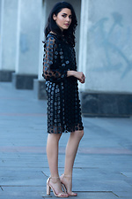 Чёрное платье Azera из прозрачной сетки с кожаными нашивками и широкими рукавами Garne 3032171 фото №2