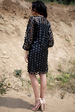 Чёрное платье Azera из прозрачной сетки с кожаными нашивками и широкими рукавами Garne 3032171 фото №7