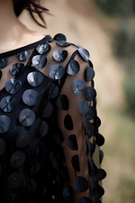Чорне плаття Azera з прозорої сітки з шкіряними нашивками і широкими рукавами Garne 3032171 фото №8