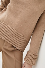 Beżowy wełniany sweter z golfem z obniżonymi ramionami  4038176 zdjęcie №4