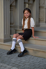 Weiße hohe Kniestrümpfe für Kinder mit schwarzen Streifen M-SOCKS 2040177 Foto №6