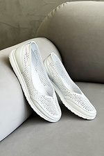 Weiße Ballerinas aus Leder mit Perforation  4206177 Foto №1
