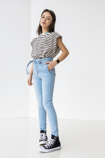 Голубые джинсы американка с высокой талией и прошитыми стрелками  4014179 фото №2