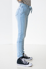 Голубые джинсы американка с высокой талией и прошитыми стрелками  4014179 фото №5