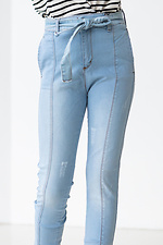 Niebieskie amerykańskie dżinsy z wysokim stanem z przeszytymi marszczeniami  4014179 zdjęcie №7