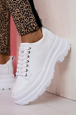 Жіночі шкіряні кросівки білого кольору на платформі  8018182 фото №2