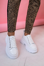 Жіночі шкіряні кросівки білого кольору на платформі  8018182 фото №3